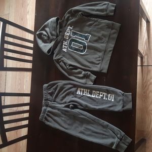 Boys size 4 Matching sweatpants and hoodie